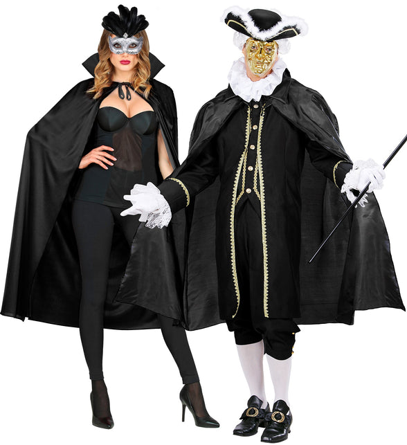 Zwarte cape 130cm bij een gemaskerde baloutfit, glanzend zwart met staande kraag