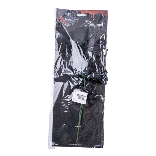Zwarte rozen boeket in de verpakking met zes rozen als halloweendecoratie