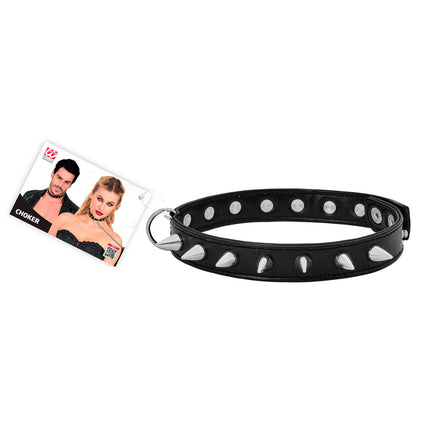 Zwarte spikes choker met kartonnen kaartje, rij kegelvormige studs zichtbaar